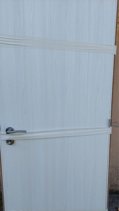 Vand usa noua 210H 76 latime
