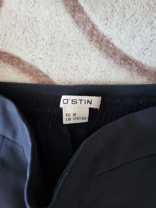 Продам три пары школьных штанов для девочек