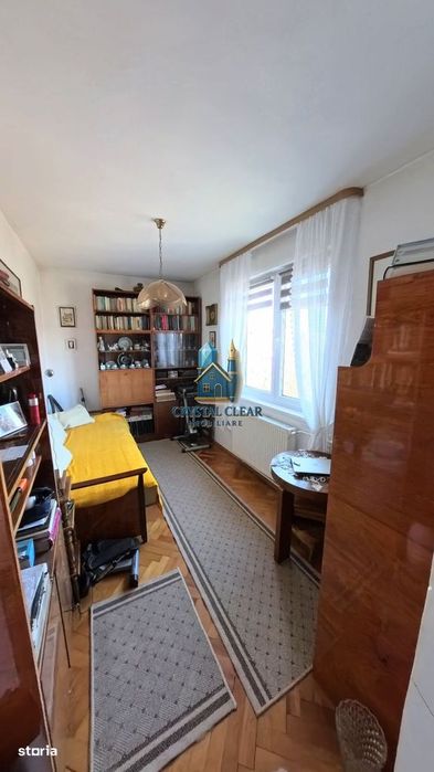 Două case în curte comună, 6 camere + 385 teren - zona semicentrală