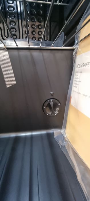 Хладилна витрина Klarstein 33L