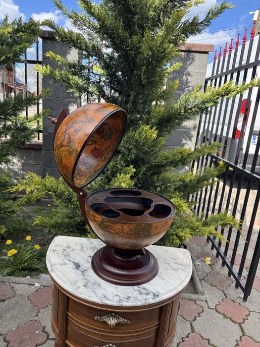 Mini-bar elegant in forma de glob