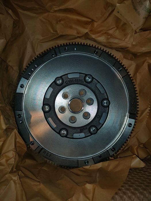 Ambreiaj cu volanta masa dubla Tiguan Passat B6 Golf 5/6  2.0 837342