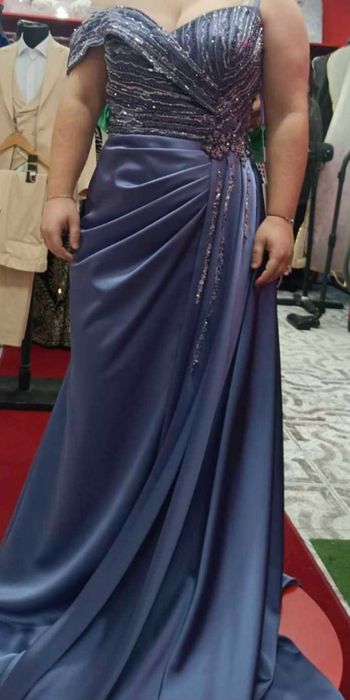 Продавам 4 рокли  и токчета!