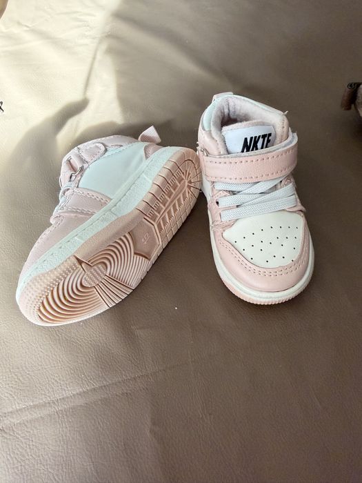 Продам детскую обувь размер 15