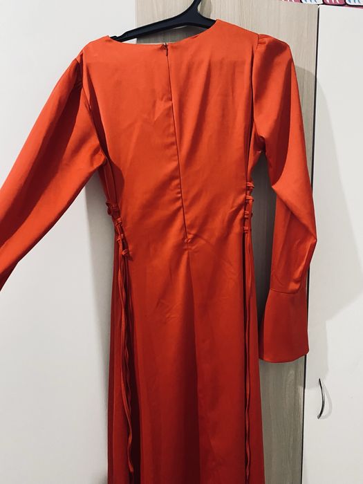 Красное платье надевалось один раз