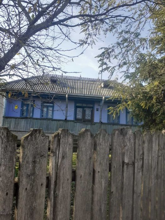 Vând casă bătrânească
