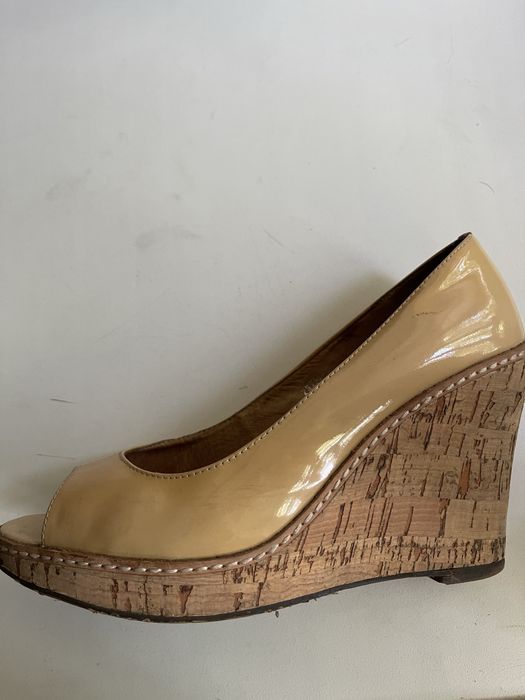 Туфли бежевые 35 и 36 размер