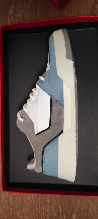 Продам кроссовки HUGO