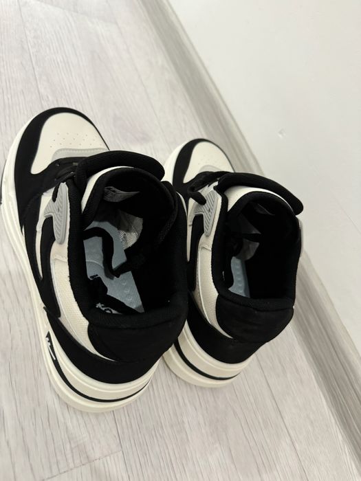 Продам кроссовки универсальные 42 размер