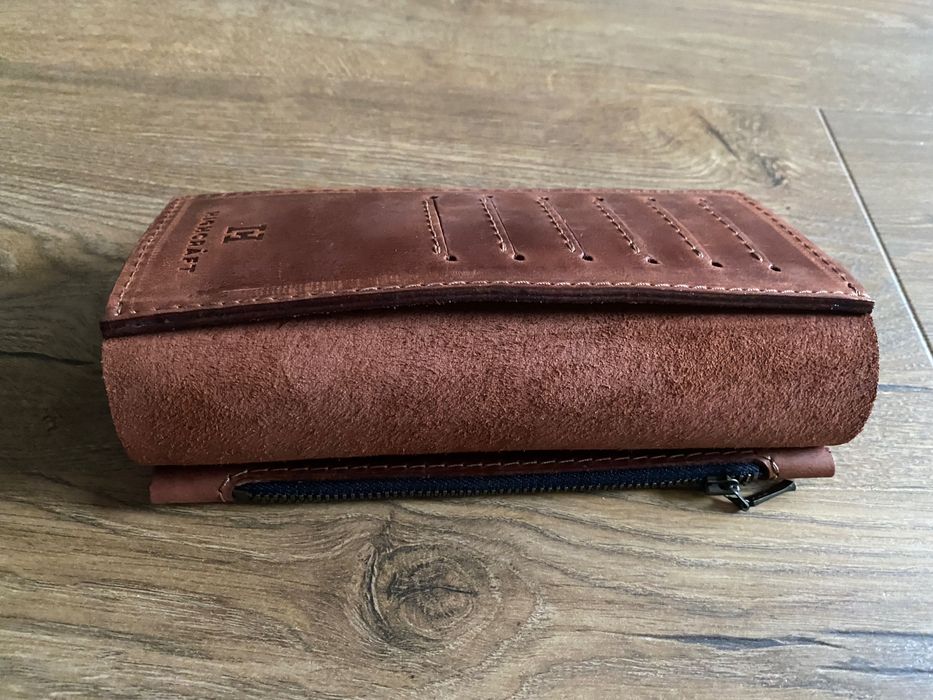 Кожен ръчно изработен портфейл