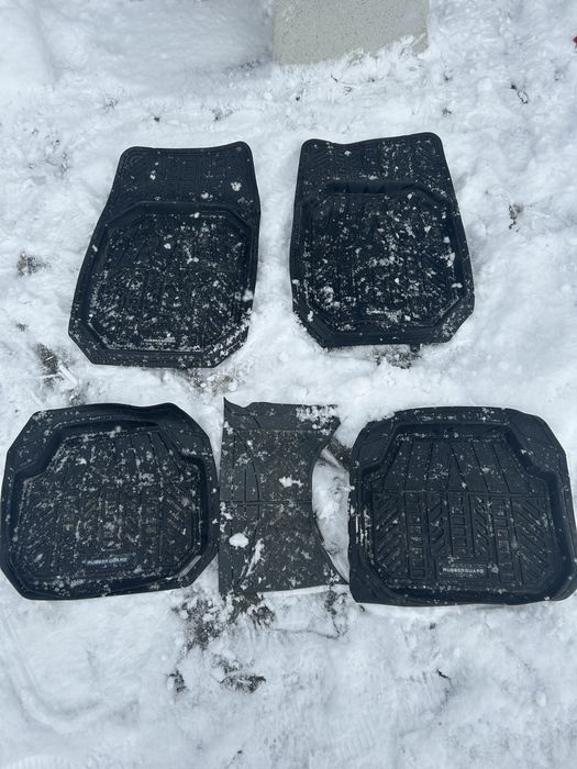 полики  и чехлы в авто универсальные