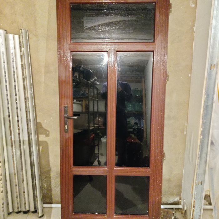 Дверь входная, металлопластик