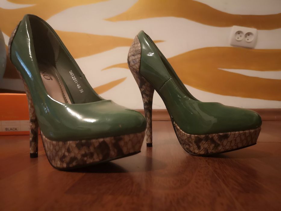 Pantofi cu toc nr 36