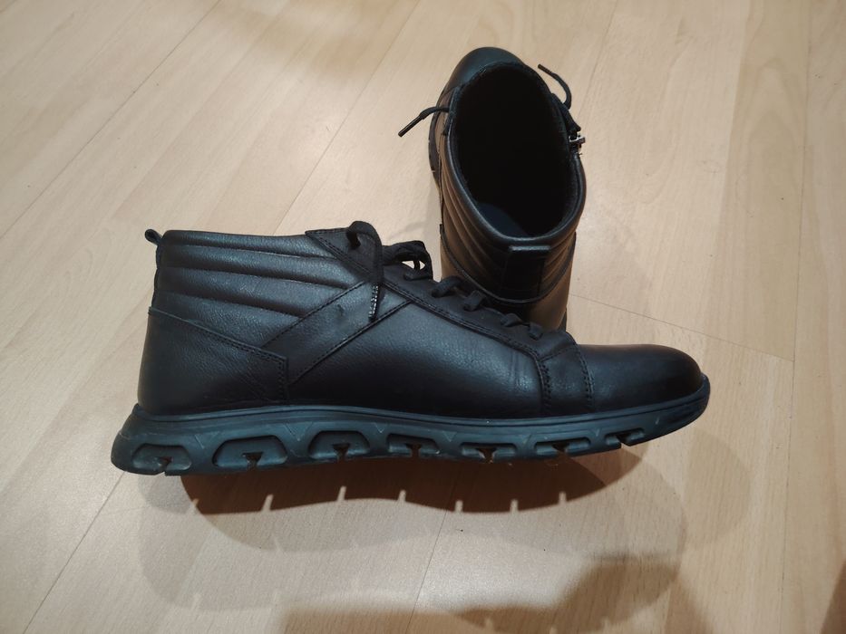 Елегантни кожени обувки номер 43