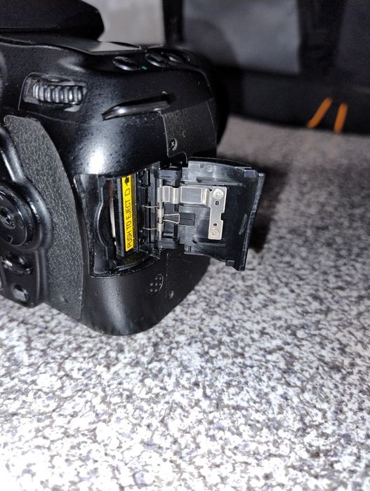Продам Nikon D90+ 18-105vr+ TTL вспышка+сумка