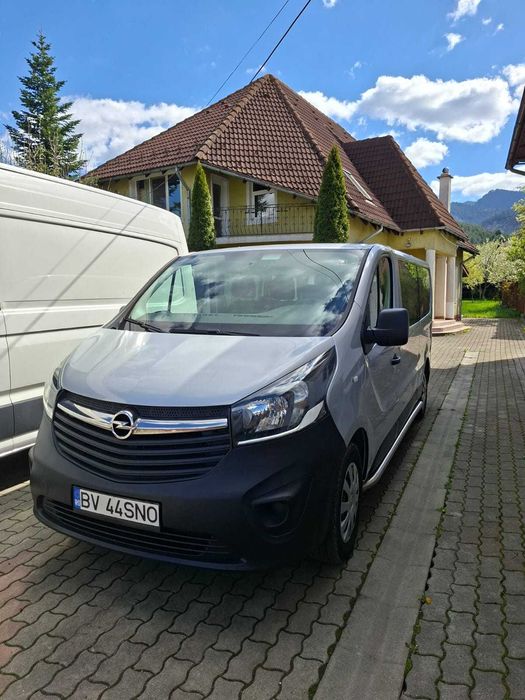 Inchiriere microbuz 9 persoane, Opel Vivaro, inchiriere van