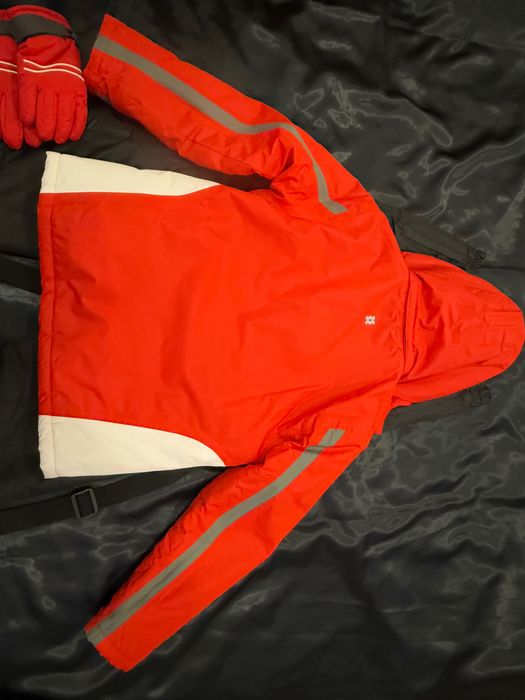 Costum ski ( jacheta, pantaloni, manusi).