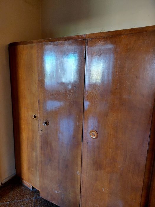 Стар гардероб от масив трикратен