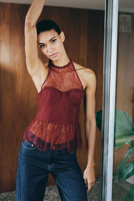 НОВ дантелен топ ZARA