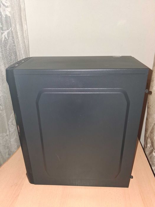 DESKTOP LENOVO, Proc. I5, 4 GB placa video dedicata