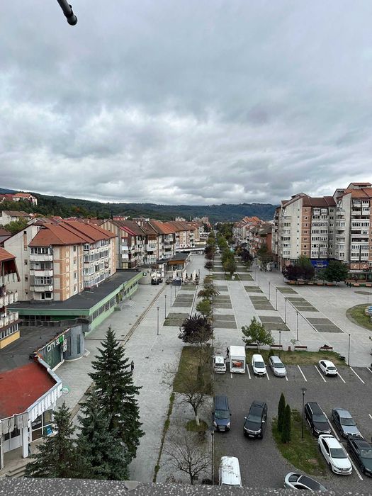 Apartament cu 4 camere in centru, zona de nord