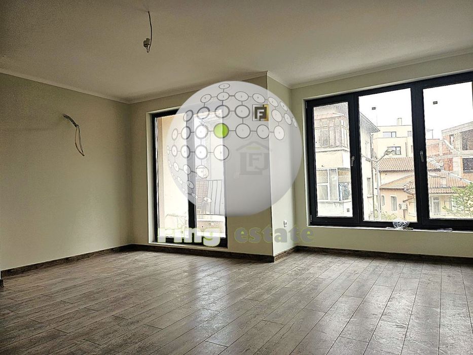 Продава се Тристаен апартамент в Пловдив, Център - 89 кв.м за 2023 €/кв.м - Снимка #4