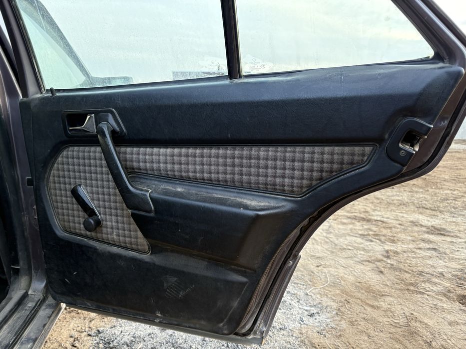 Обшивкий мерседес 190