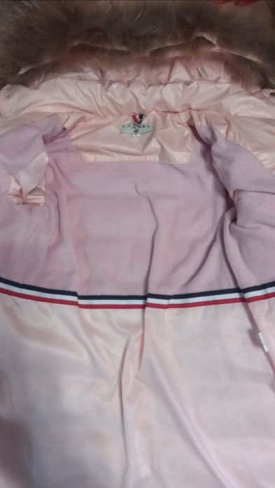 Продам куртки для девочки