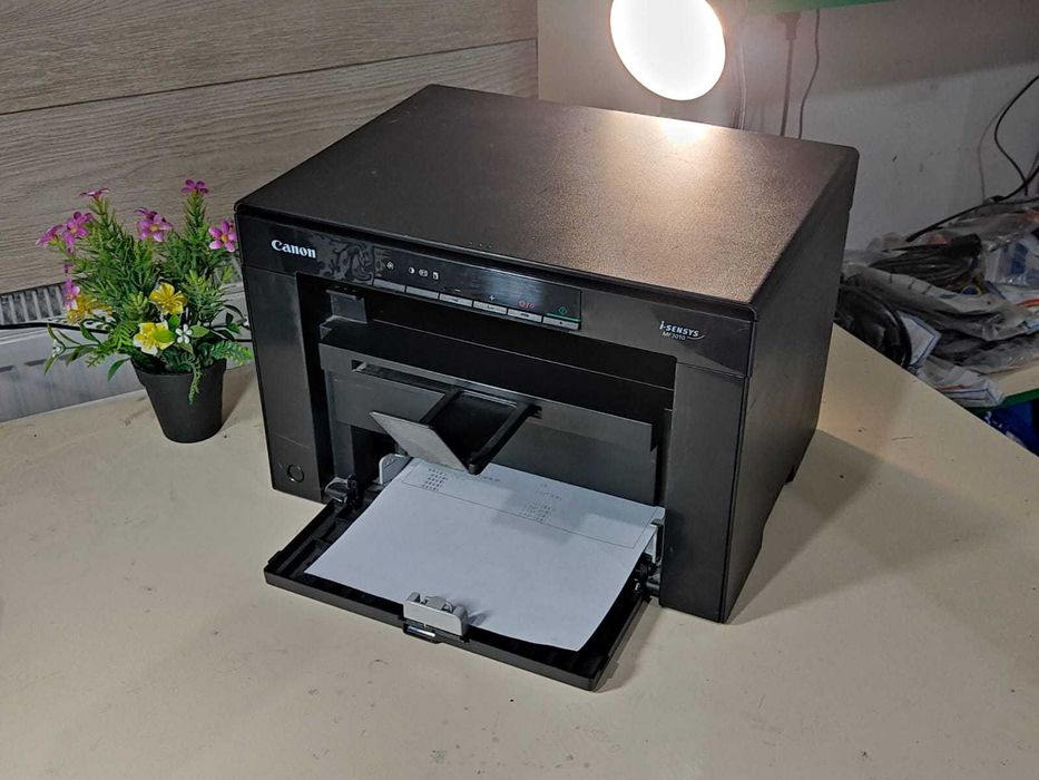 Принтер Три в Одном Canon 3010 МФУ почти новый