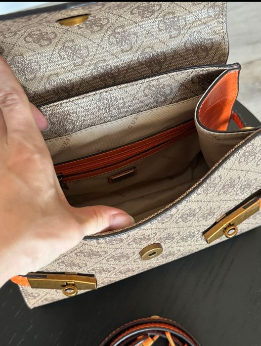 Чанти Guess, различни видове