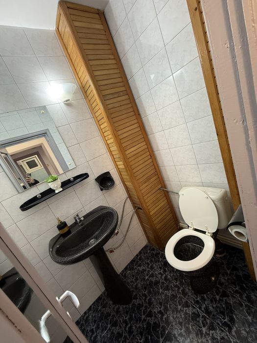 Inchiriez apartament cu 3 camere