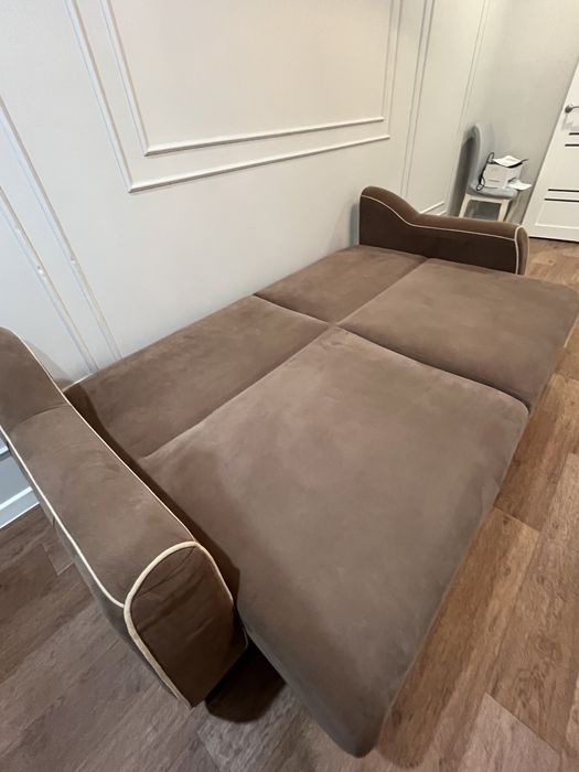 Диван для гостиной.