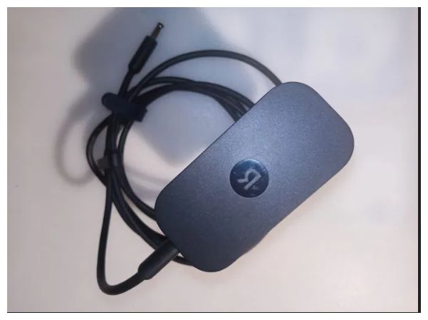 - Оригинал на Алису - блок питания Зарядка