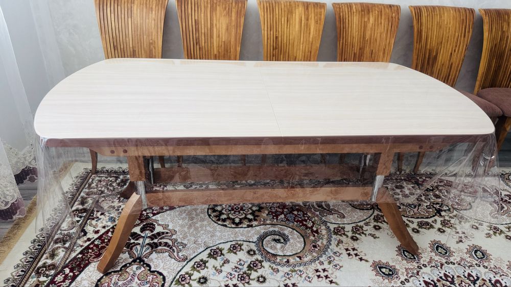 Стол со стульями