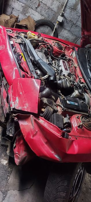 Mazda 323 красная