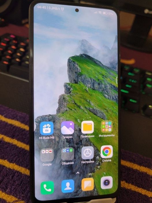 Poco f3 ideal. 8+8/256