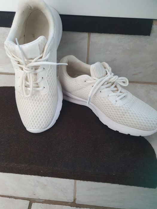 Adidasi unisex frumosi