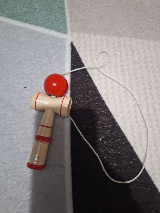 Kendama mică, stare foarte bună