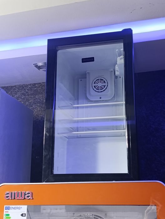 Черный красавец от AIWA: Компактный воздушный холодильник (65 л)