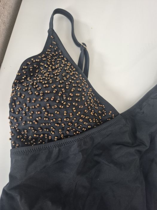 Стегнат цял бански класически модел