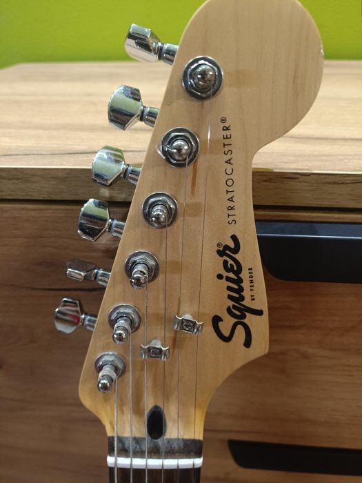 Squier stratocaster електрическа китара
