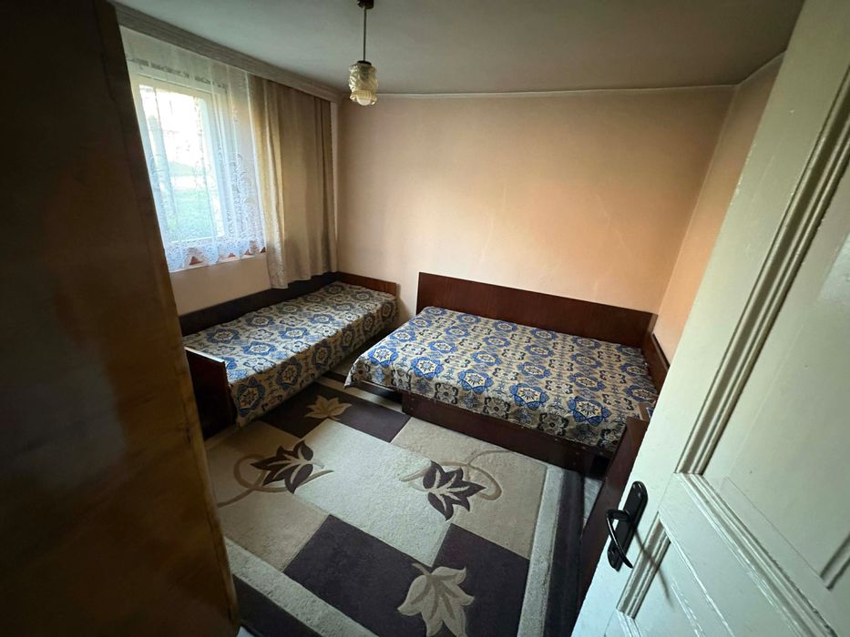 Голяма двуетажна къща в с. Камен | на 50 км. от В. Търново