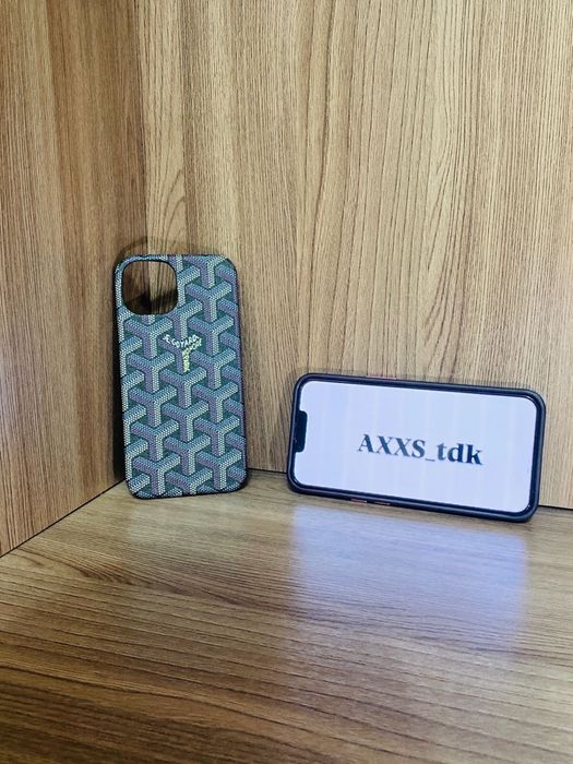 Продаю чехлы Goyard