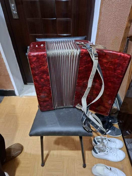 Продавам акордеони- два броя. Всеки по 160 евро.
