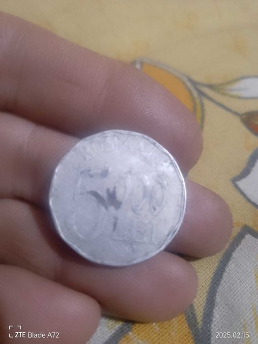 Vând 4monede50lire republica italiana1979m,vând1moneda5000lei2004 ,