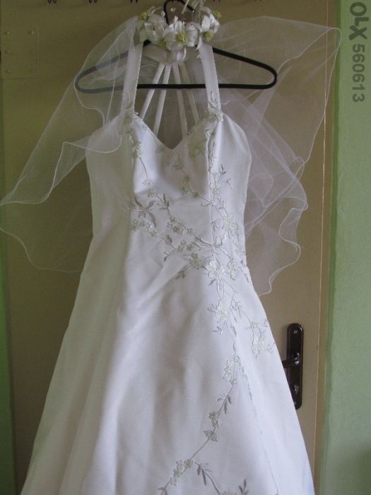 Булченска рокля бял сатен