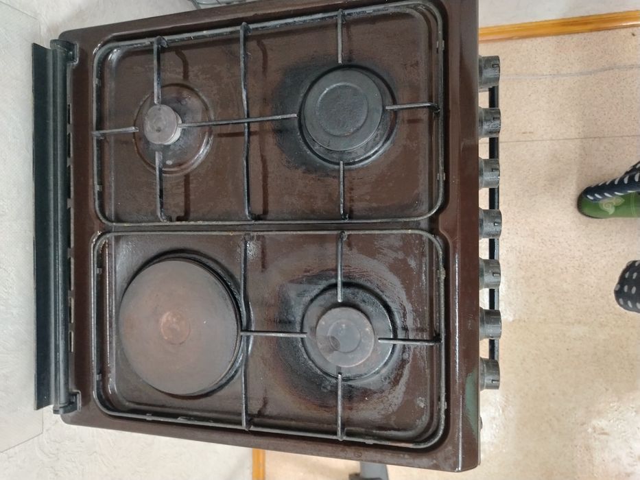 Продам газ плиту