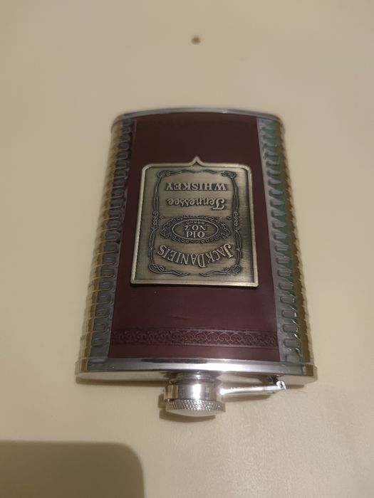 Фляжка с логотипом