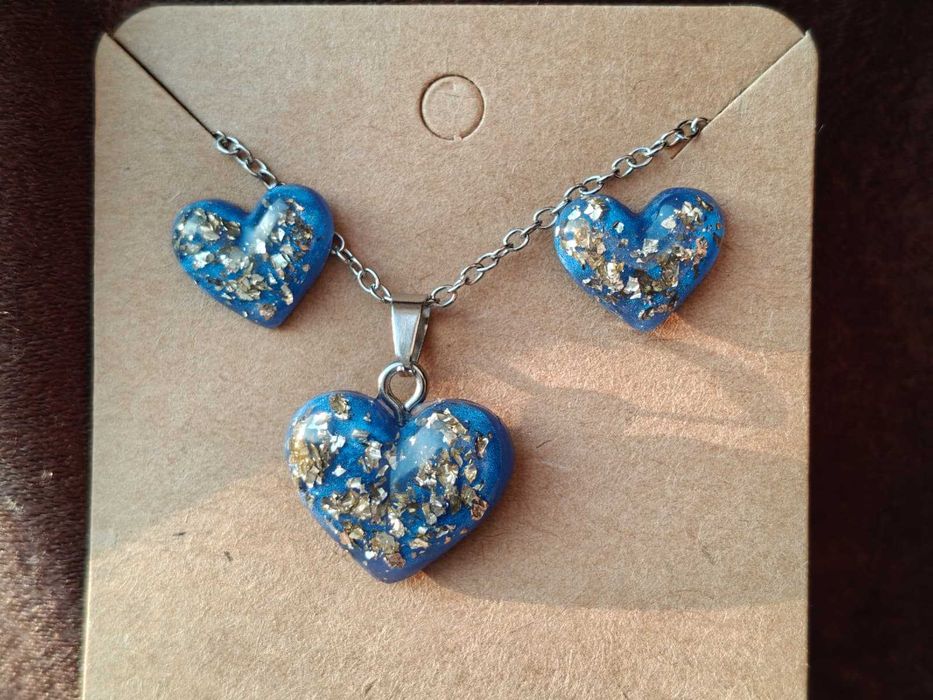 Set din rasina unic handmade ( lantisor cu pandantiv + cercei )