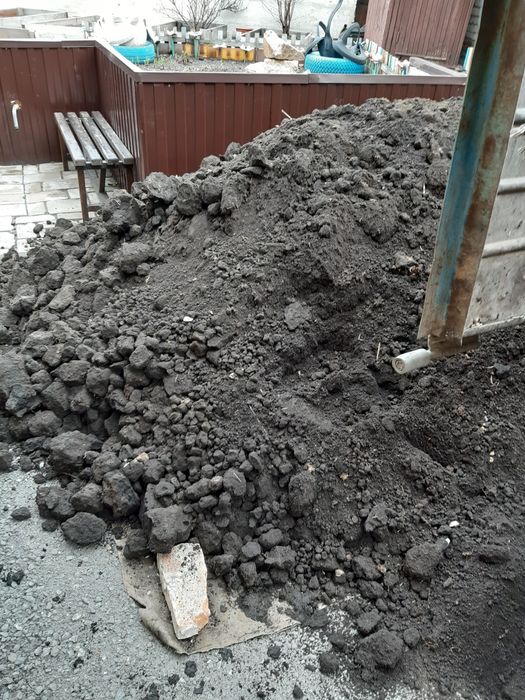 Доставка:перегной,чернозём, песка, щебня